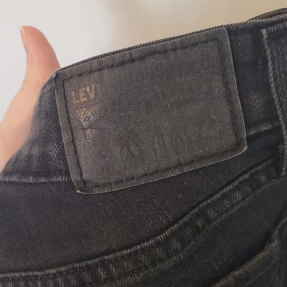 Levi's Flattering Soft Black Crop 711 Skinny Jeans ~Streetwear Flattering Casual - Picture 9 of 12